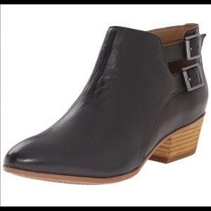 Clark’s size 10 buckle booties